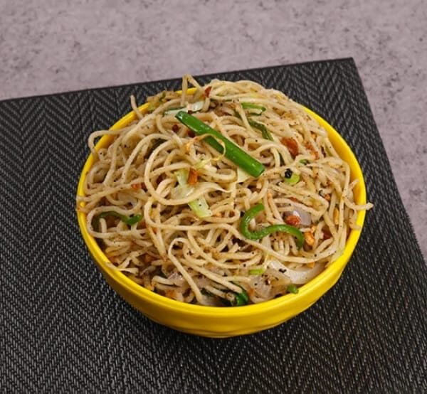 Veg Hakka Noodles